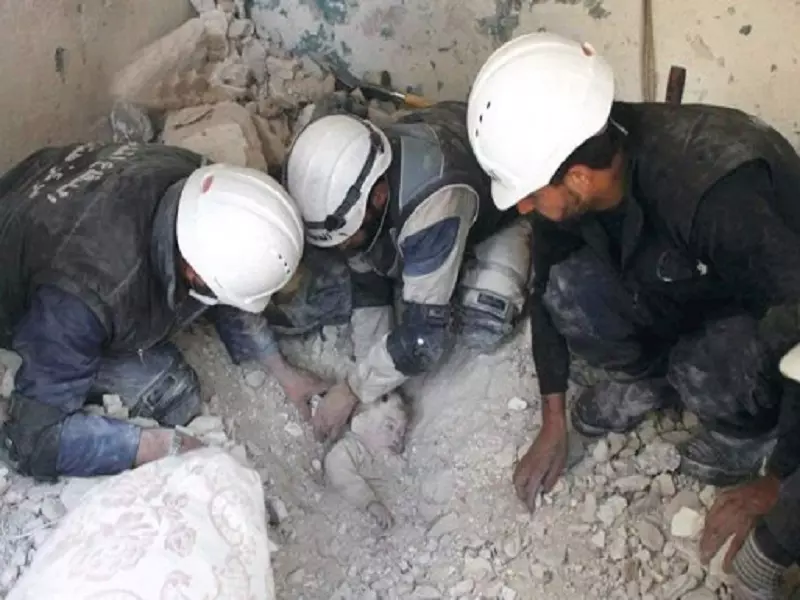 بعد أربع وعشرين ساعة شهداء ما زالوا تحت الأنقاض في كفرخاشر بريف حلب الشمالي