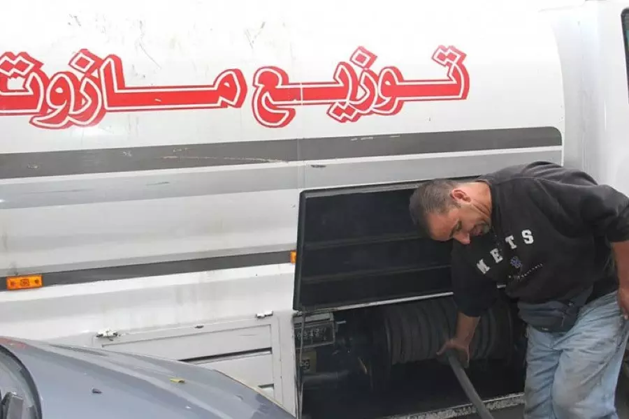 عقب تخفيض المخصصات .. النظام يقر آلية جديدة لتوزيع "المازوت"