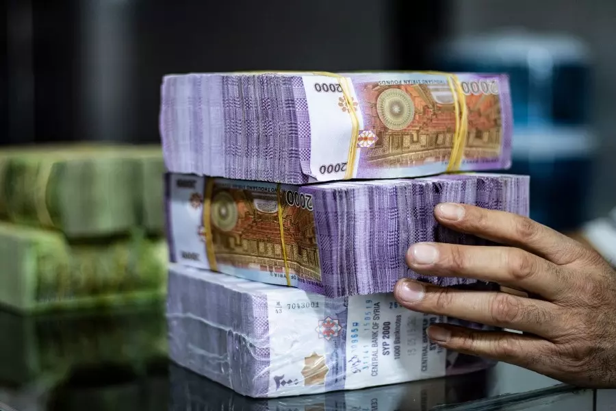 وزيرة سابقة لدى النظام تتحدث عن إمكانية "تعويم العملة" وتفضح واقع الاقتصاد المتهالك