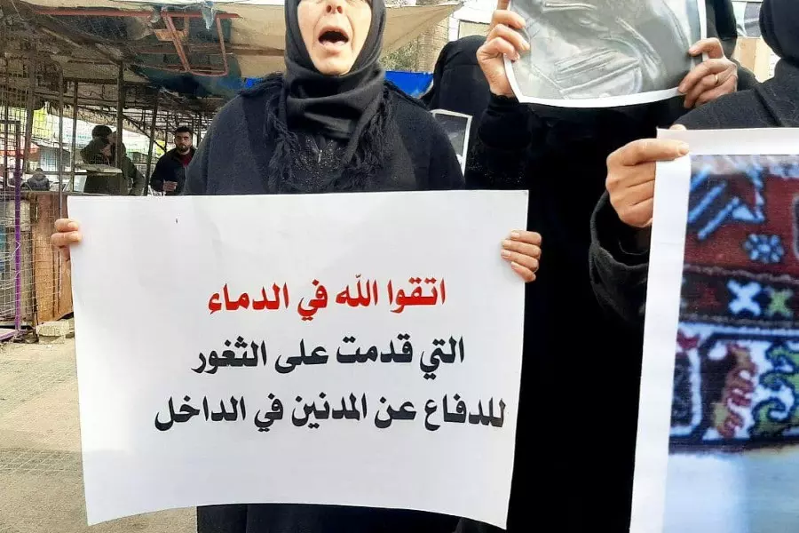 تظاهرة لـ آل غنوم" بإدلب تطلب حكم القصاص من قتلة أبنائها وأمنية الهيئة تحاول فضها بالقوة