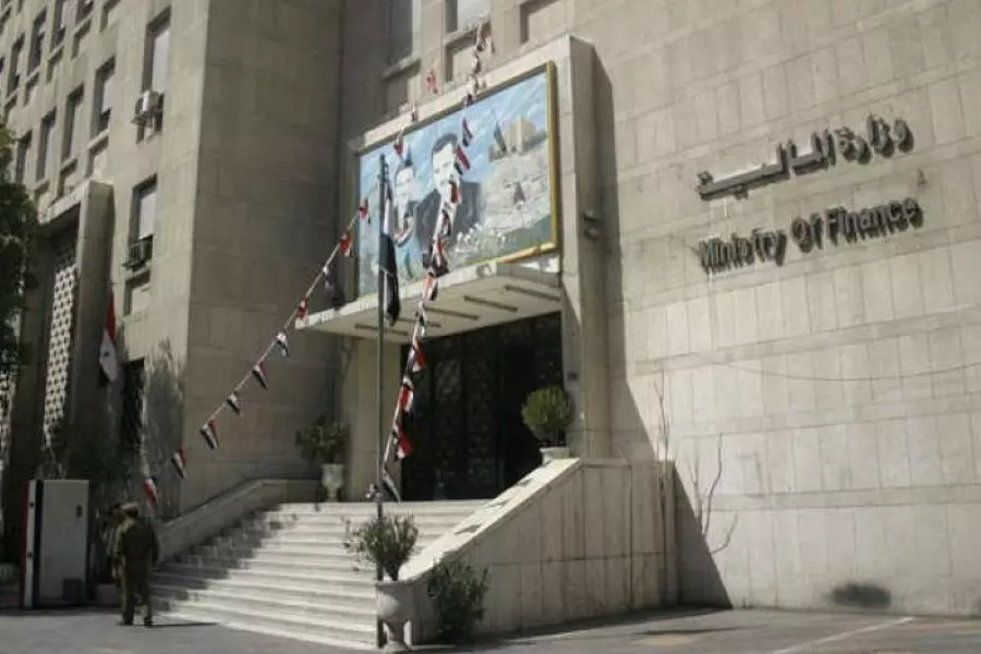 بعد المحامين .. النظام يحول مكاتب المهندسين والأطباء لـ "تجارية" والهدف جني الأموال