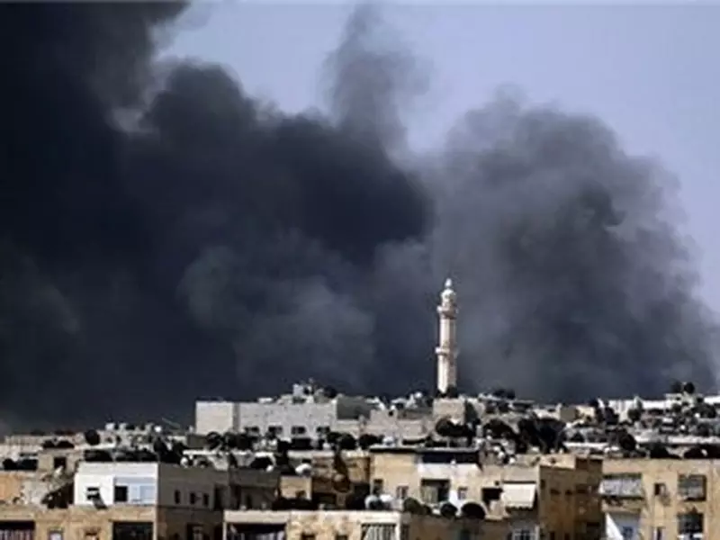 طيران الأسد يضع  مخيم "اليرموك" في مرماه