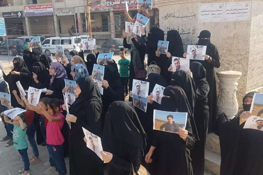 أمنية "تحرير الشام" تفرق مظاهرة نسائية لـ "حزب التحرير" بأطمة وتعتدي بالضرب على إحداهن