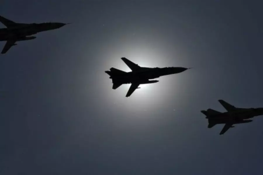 قصف جوي مجهول يستهدف مواقع الميليشيات الإيرانية بديرالزور