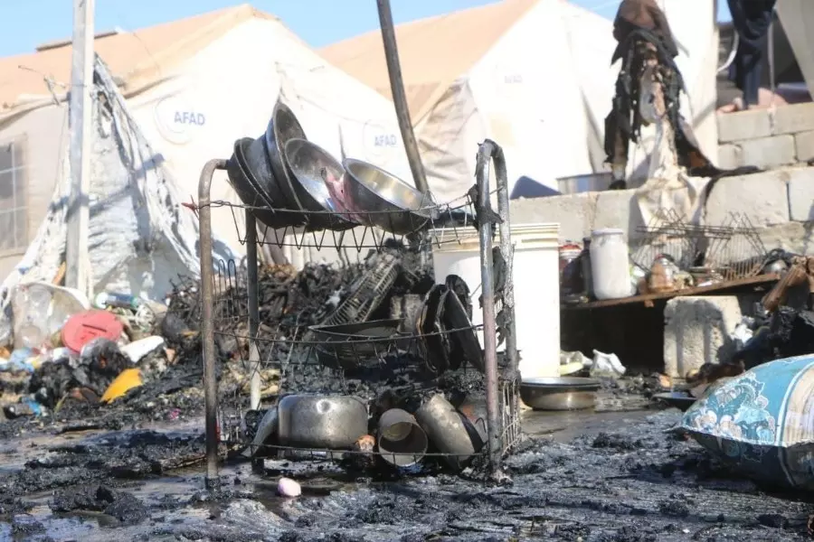 وفاة طفل إثر احتراق خيمته بأحد المخيمات بريف إدلب