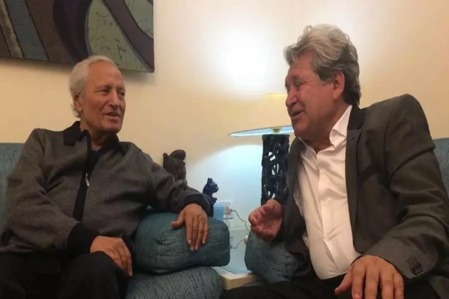 بعد سنوات من الغياب عن واجهة الأحداث صور متداولة لـ "فاروق الشرع" في منزله بدمشق