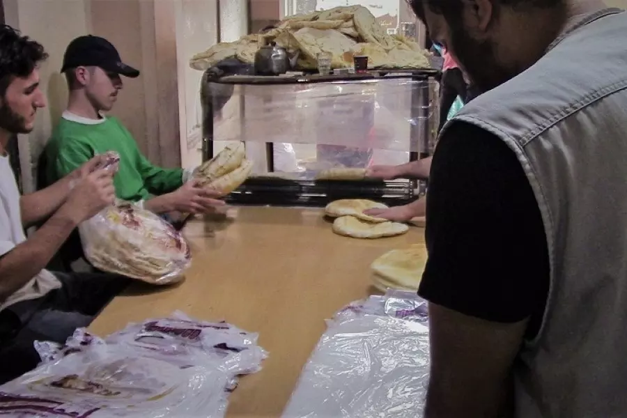 بقرار يفاقم الوضع المعيشي .. "الإنقاذ" تخفض وزن ربطة الخبز إلى 500 غرام فقط