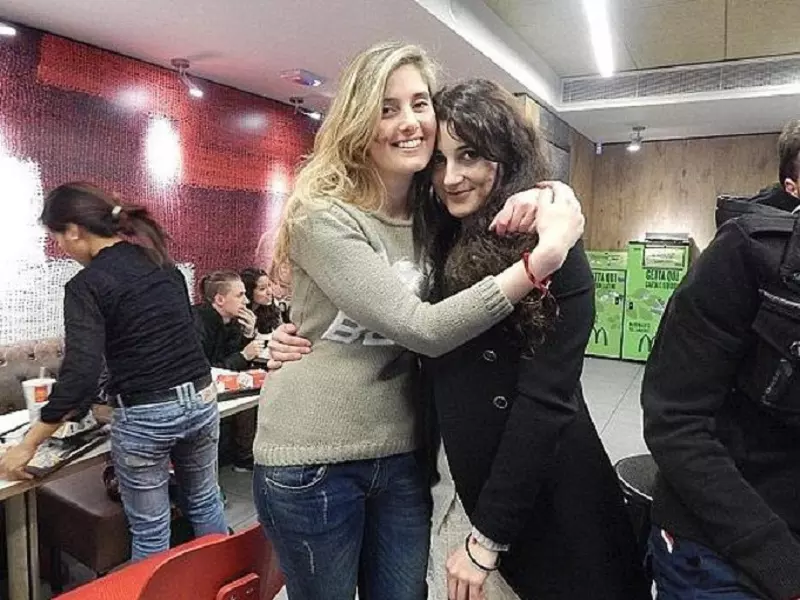 مع وصولهما إلى روما..إنهاء قضية إحتجاز الفتاتين الايطاليتين