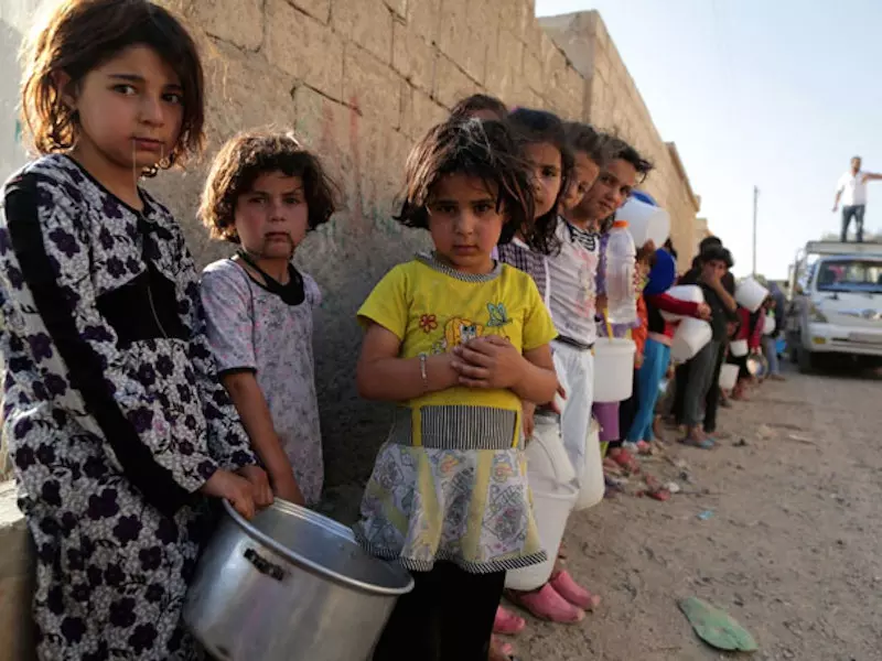 الإغاثة وكواليس السياسة