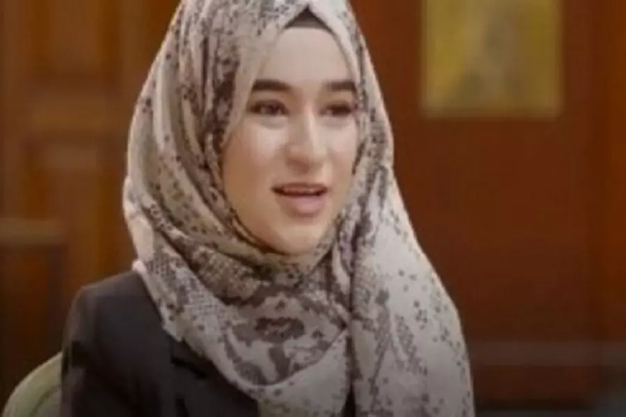 رئيسة المفوضية الأوروبية تُشييد بلاجئة سورية تفوقت في الثانوية العامة بإيرلندا