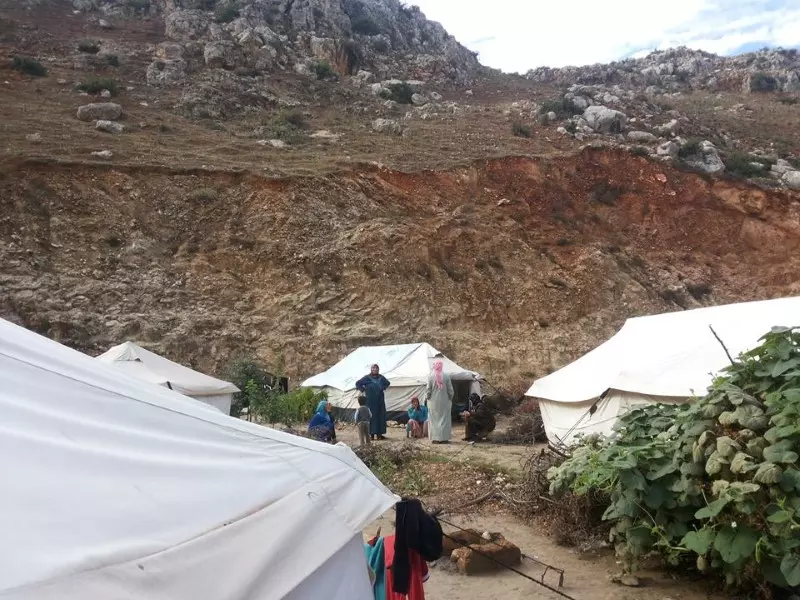 مخيم " حمام الشيخ عيسى " بإدلب .... كارثة على الأبواب .