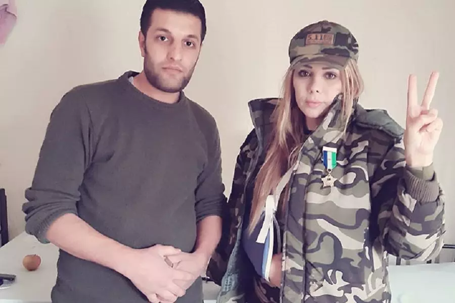 رواية هوليودية لـ"فاشونيستا العساكر" في ظهورها الأول عقب الإصابة!