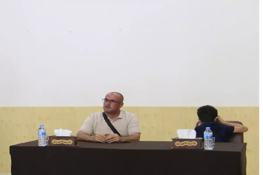 تسليم طفل أيزيدي موجود بإدلب لعائلته لنقله إلى كردستان العراق