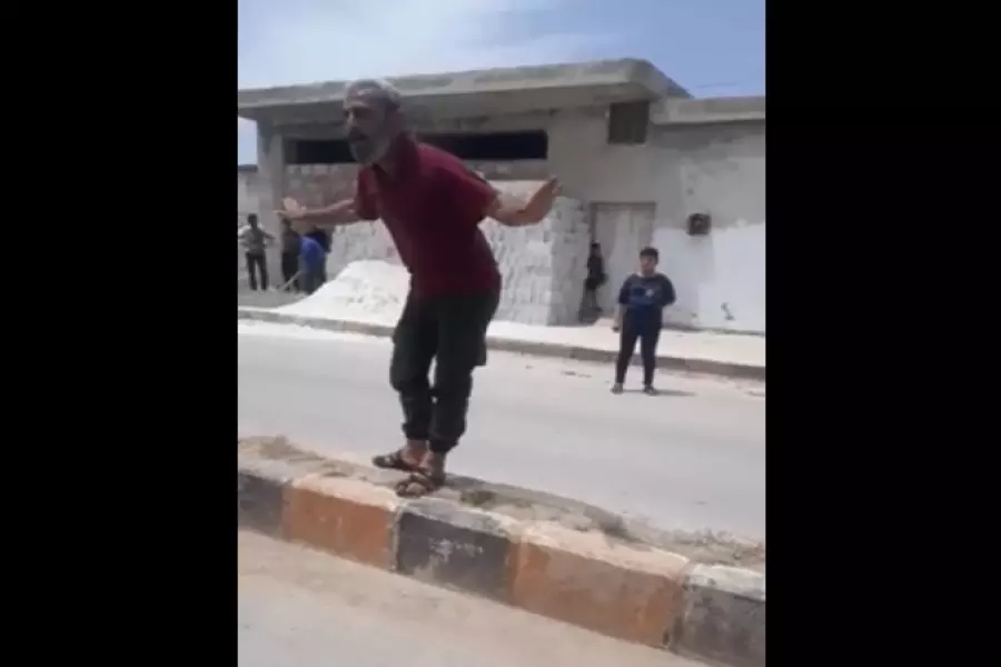 يأمن الحساب والمساءلة .. "قيادي" يُهدد بتدمير حي سكني بالسلاح الثقيل قرب مدينة "مارع" بريف حلب