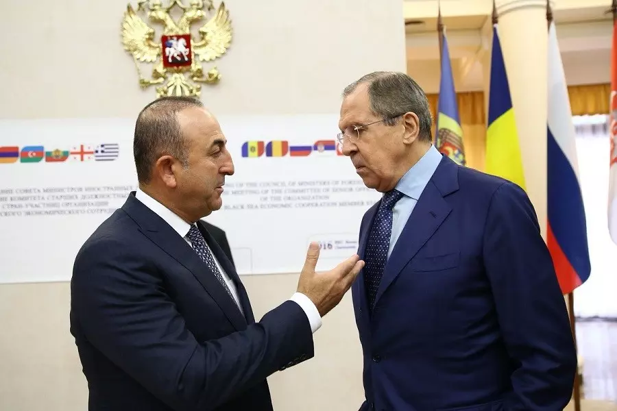 لافروف وأوغلو يبحثان هاتفياً آفاق تفعيل عملية التسوية السلمية بسوريا