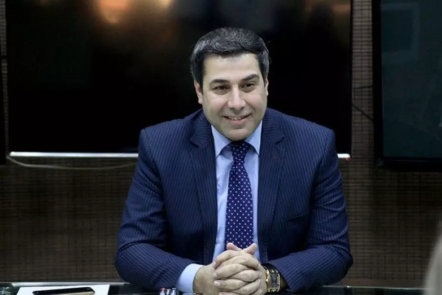 مذيع موالي ينتقد واقع الاتصالات بمناطق النظام ويهاجم تبرير رفع الأجور بتحسين الخدمات