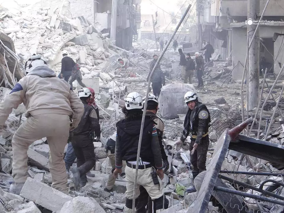 “رايتس ووتش" : نظام الأسد يواصل شن الهجمات العشوائية على المدنيين إضافة للاعتقالات و استخدام الكيماوي