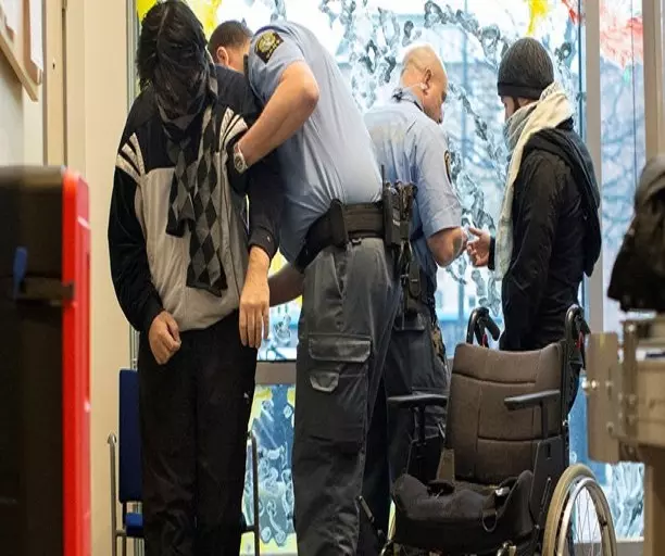 محكمة سويدية ... تقضي بـ السجن المؤبد على شخصين شاركا بإعدام المدنيين في سوريا