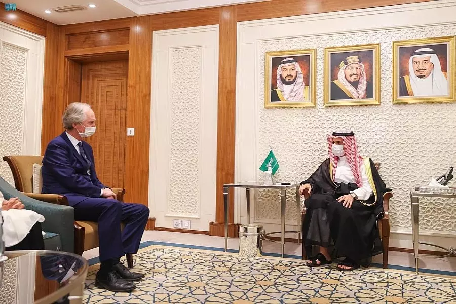 وزير الخارجية السعودي وبيدرسون يبحثان مستجدات "الأزمة السورية"