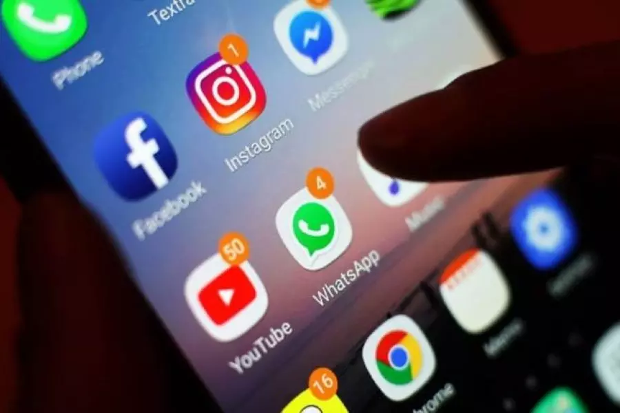 الدوافع والمخاطر .. دراسة حكومية تهدف لـ"حظر الاتصالات" في مناطق سيطرة النظام