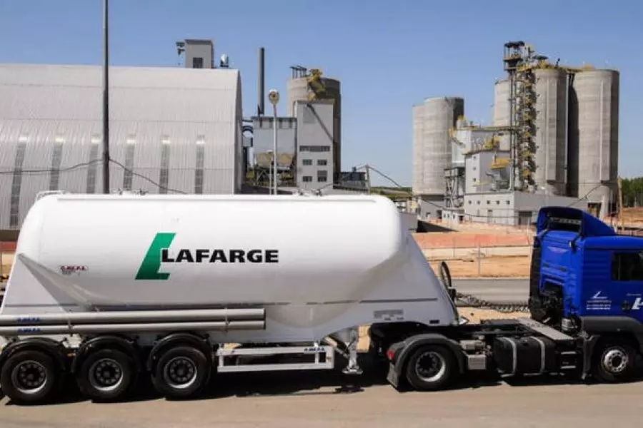 محكمة فرنسية تطلب إعادة التحقيق بقضية شركة "لافارج" بسوريا والشركة الأم تعلق