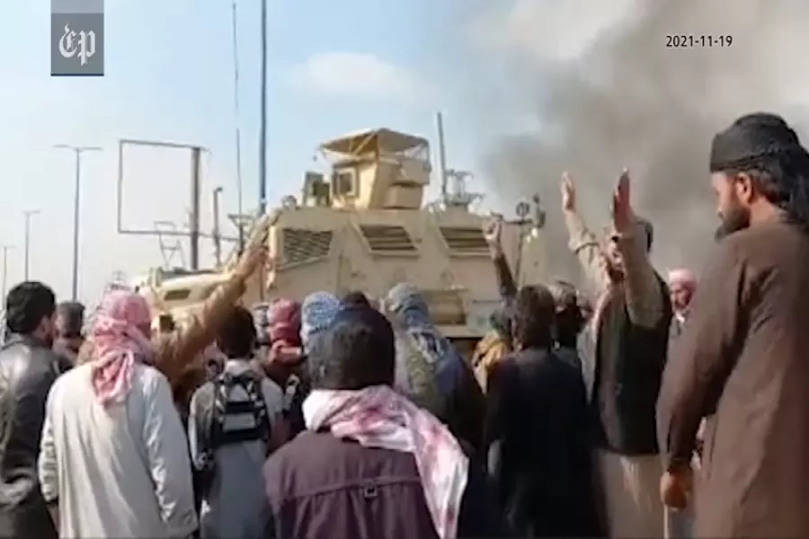 وسط إطلاق نار .. مظاهرة شعبية تعترض على تسيير دورية روسية بريف دير الزور