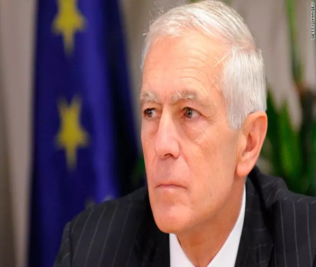 القائد السابق لحلف شمال الأطلسي "الناتو" ... السياسة الأمريكية المتبعة في سوريا شكل فرصة للروس للتدخل