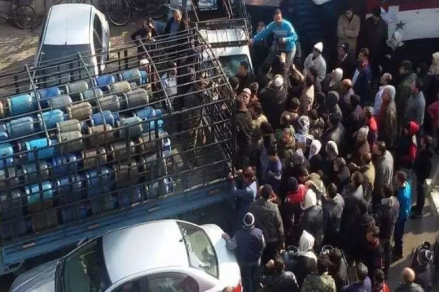 مذيع موالي يهاجم حكومة النظام مع تجاوز اسطوانة الغاز 100 ألف ليرة سورية