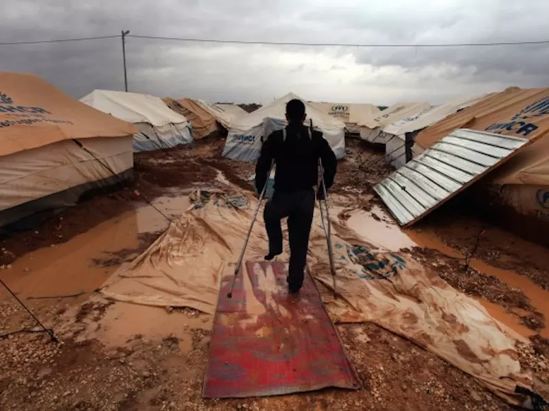 هل تسد القذائف رمق اللاجئين السوريين؟