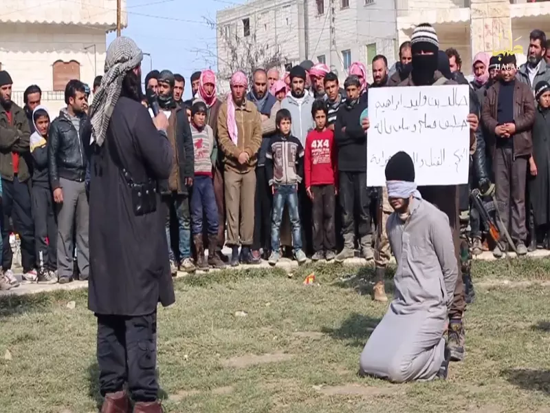 تنظيم الدولة يعدم ثلاثة أشخاص في منبج .. و يقطع رأس آخر في الرقة