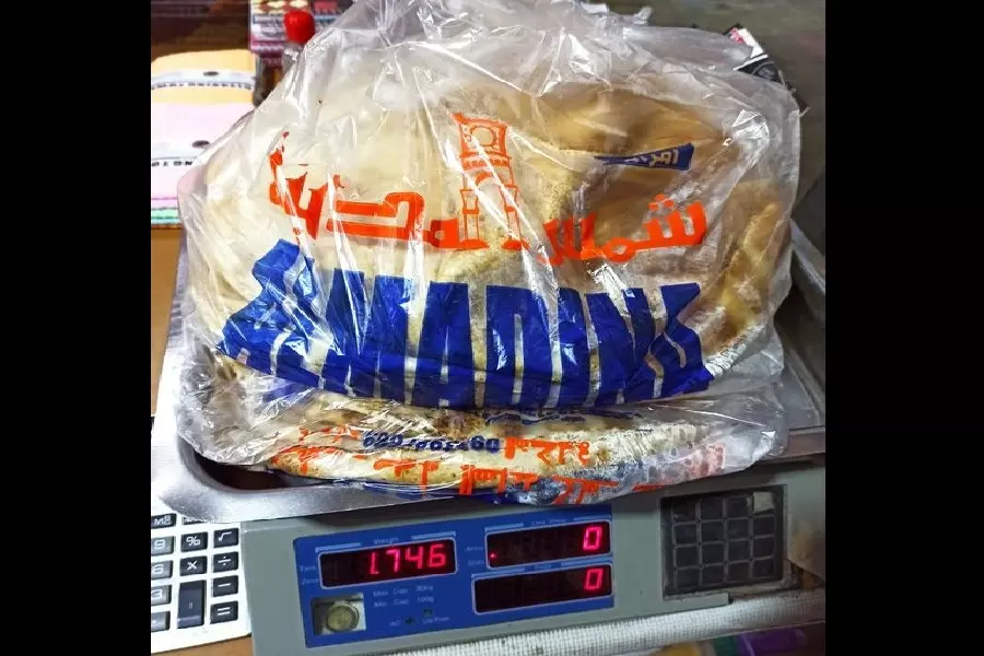 أساليب تطال لقمة العيش .. "الإنقاذ" تواصل التلاعب بوزن الخبز في إدلب