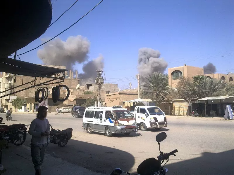 غارات روسية مكثفة على بلدات ومناطق عدة بدير الزور تخلف شهداء وجرحى