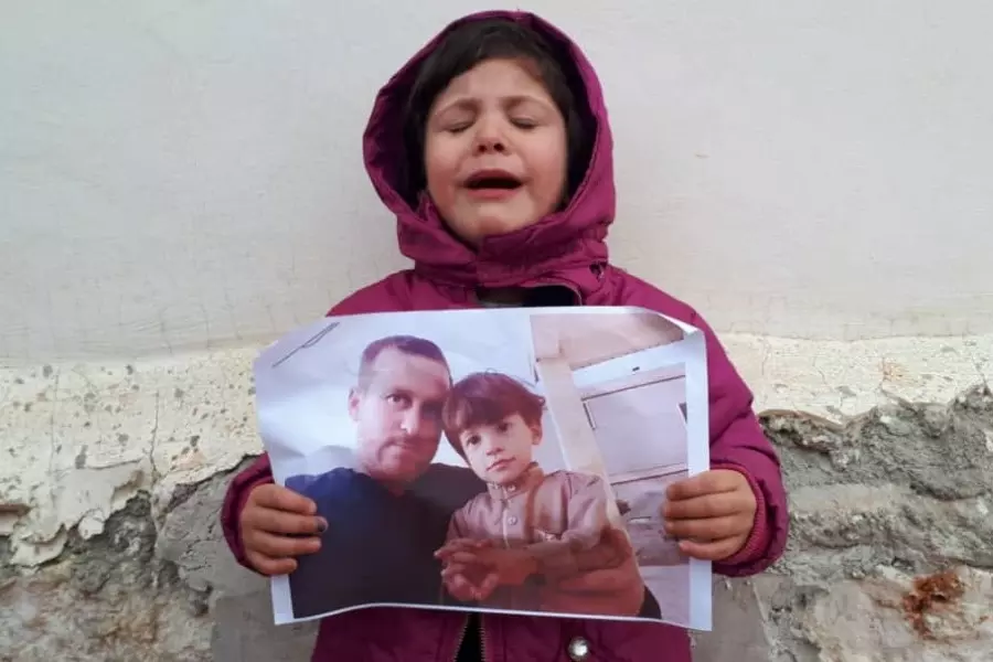 تباهت بالإفراج عن طفلة بلجيكية ... تحرير الشام تواصل تغييب الناشط "جمعة العمري" وتؤخر إجراء عمل جراحي عاجل لطفله قبل رأس السنة