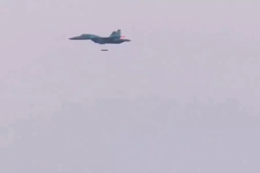 نسخة مطورة للتدمير والقتل.. روسيا تجرب نوع جديد من الصواريخ في سوريا (فيديو)