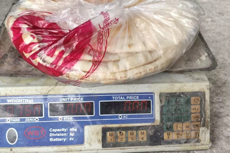 بقرار من "الإنقاذ" وعلى حساب قوت الشعب ... رفع سعر ربطة الخبز بإدلب