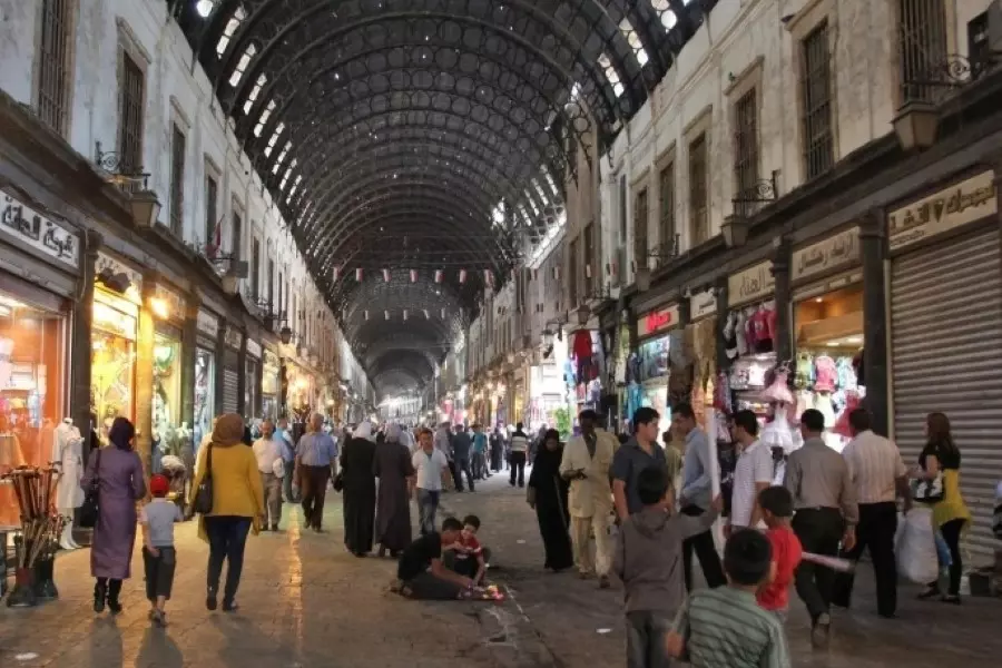 تحت طائلة المخالفة .. النظام يشدد على منع كتابة أسماء المحلات باللغة الإنجليزية