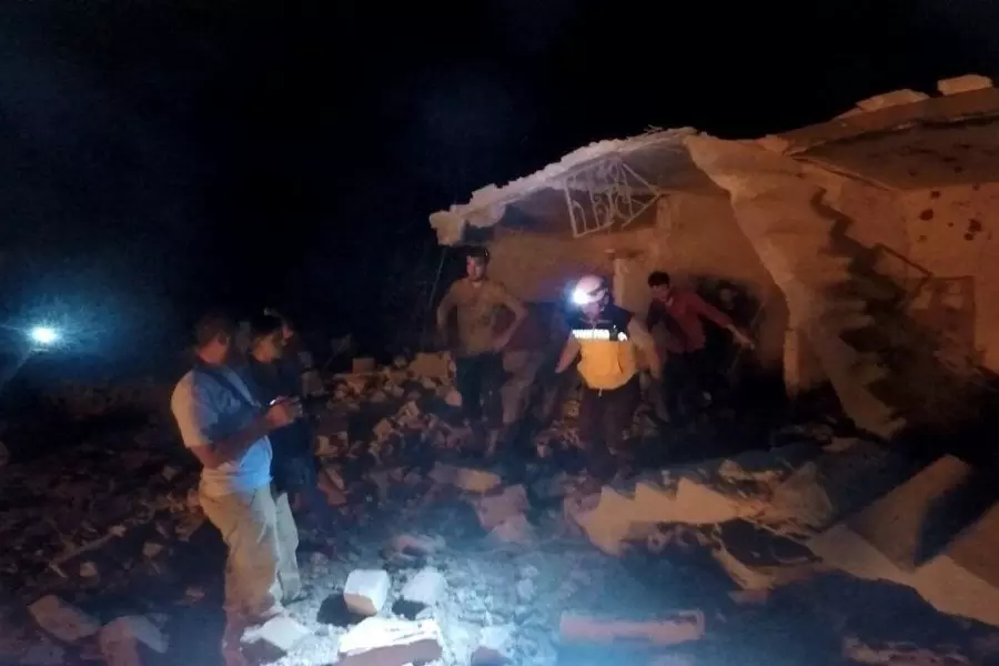 استشهاد ثلاث أطفال وجرح والدهم بقصف روسي على قرية الصالحية بإدلب