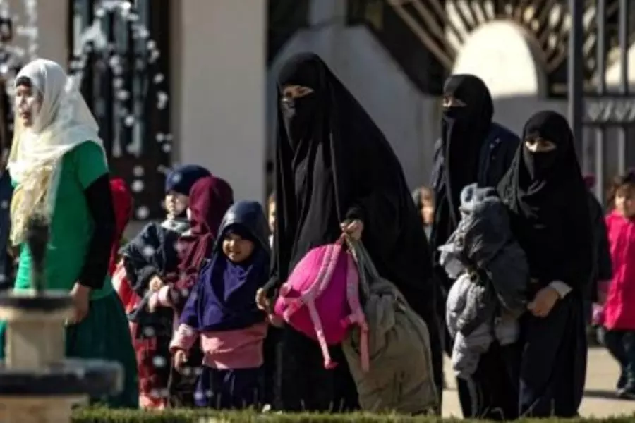 باريس تستعيد سبعة أطفال فرنسيين من مخيمات شمال شرقي سوريا