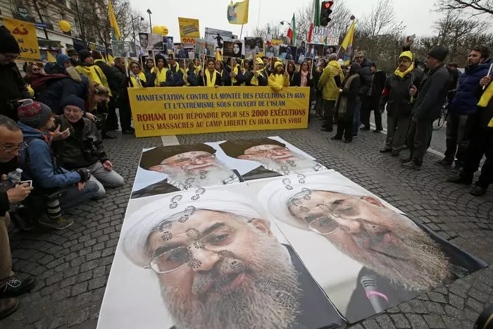 هل يستغل العرب مشكلات ايران و يدعمون "ثورة" تشغلها عن العبث بمستقبلهم !؟