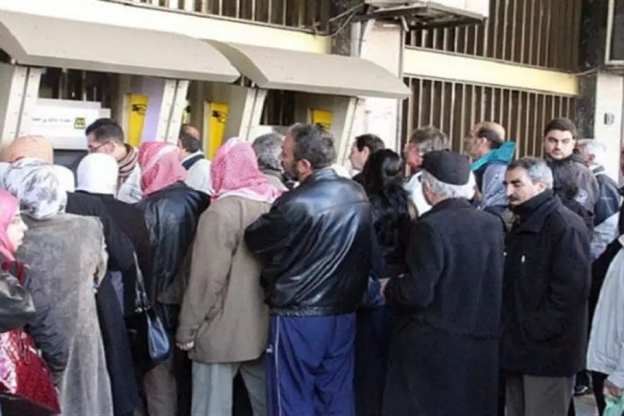 عقب تمويلها من قوت يومهم ... النظام يبرر التأخر بتسليم منحته لـ"المتقاعدين" ..!!