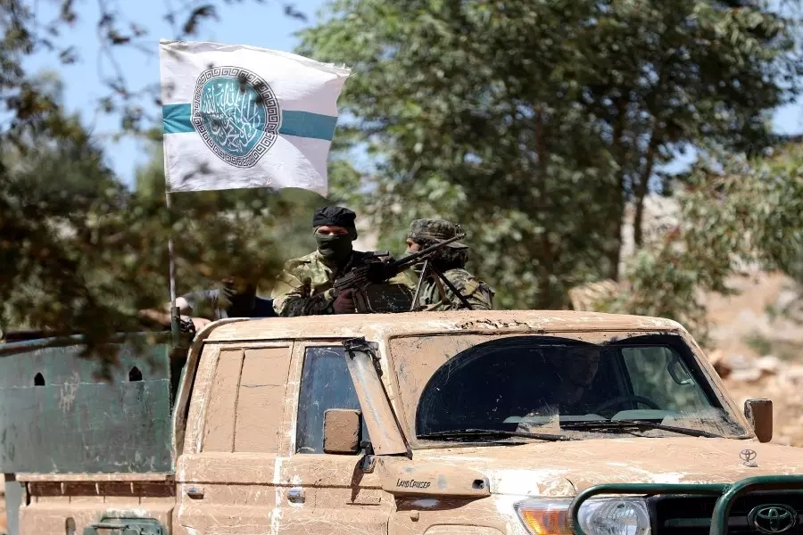 بترويع الأهالي وضرب النساء .. أمنية "تحرير- الشام" تقتحم مخيماً شمالي إدلب لاعتقال مطلوبين