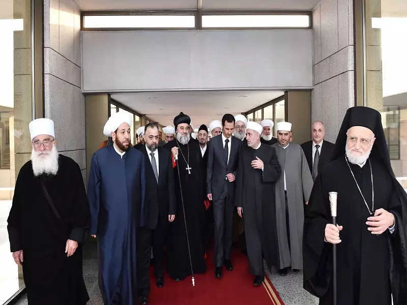 رأس النظام .. يحث على " التفريق بين التعصب الهدام وبين الإيمان الحقيقي"