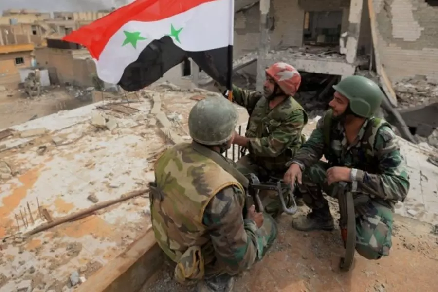 النظام يستخدم مدنيي حلب دروعاً بشرية وينشر ترسانته وسط الأحياء السكنية