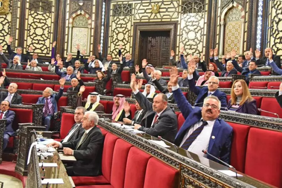 جدل بـ"مجلس التصفيق" .. دقيقة واحدة للتحدث: "عضو يغادر وآخر يُهدد بقضايا فساد"