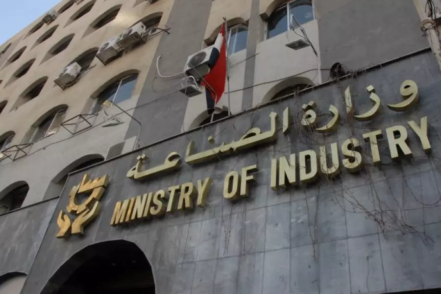 إعلامه يتغنى باستيراد السيارات الفارهة .. النظام يقر بعجزه تأمين البذار لمحصول زراعي أساسي ..!!