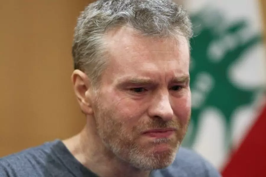 مواطن كندي مفرج عنه باكياً: اعتقدت أنني لن أخرج حياً من سجون الأسد