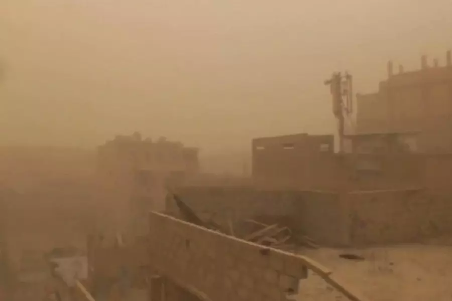 مستغلاً العاصفة الغبارية ... تنظيم الدولة يهاجم مواقع "قسد" شرقي دير الزور ويكبدها خسائر كبيرة