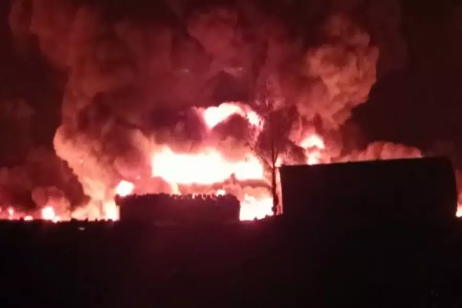 استهدفها الأسد سابقا .. اندلاع حرائق إثر استهداف جوي لحراقات وقود شرقي حلب