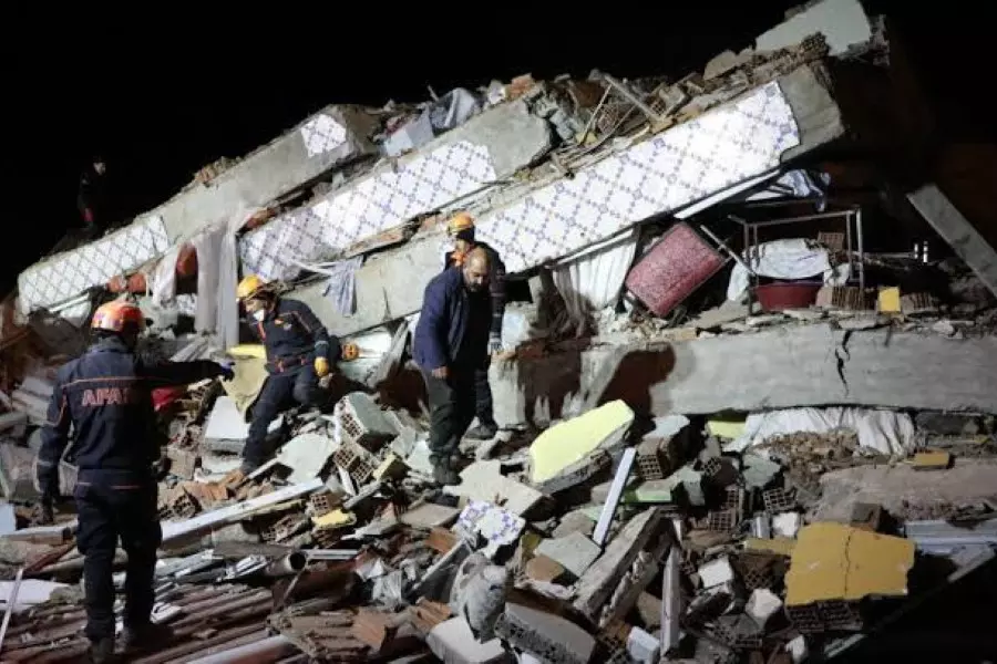 هاشتاغ يتصدر تغريدات الأتراك يشيد ببطولة سوري دميت أصابعه لإنقاذ امرأة تركية من ركام زلزال الازيغ