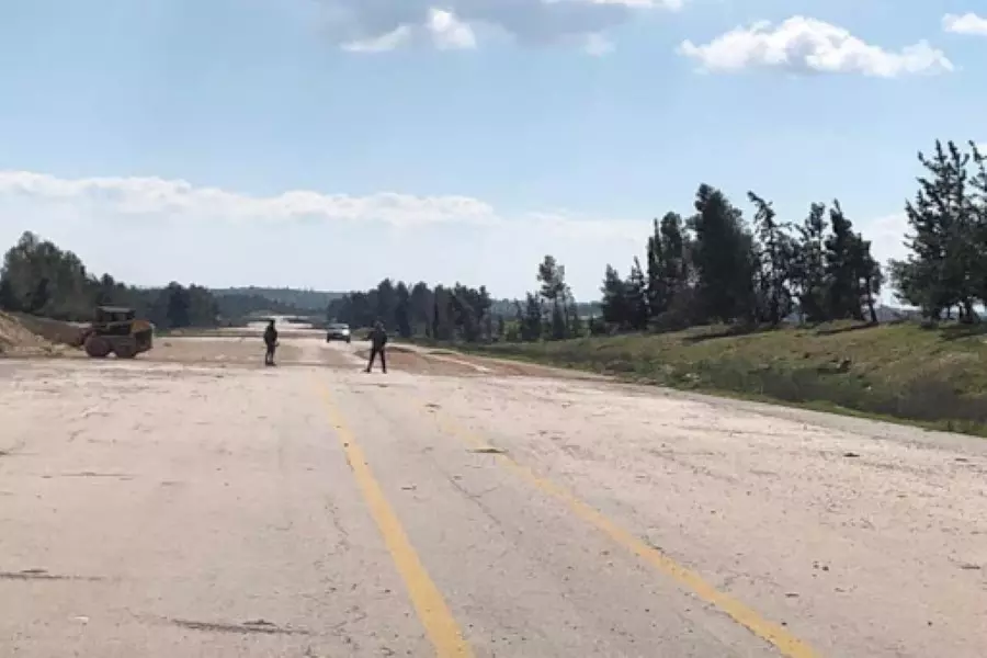 للحد من انتشار "كورونا" ... الجيش الوطني يُغلق معبر "عون الدادات"